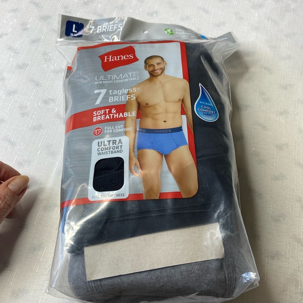 1 pack of 7 Hanes tagless briefs size L 36–38“ new unopened pack black and gray